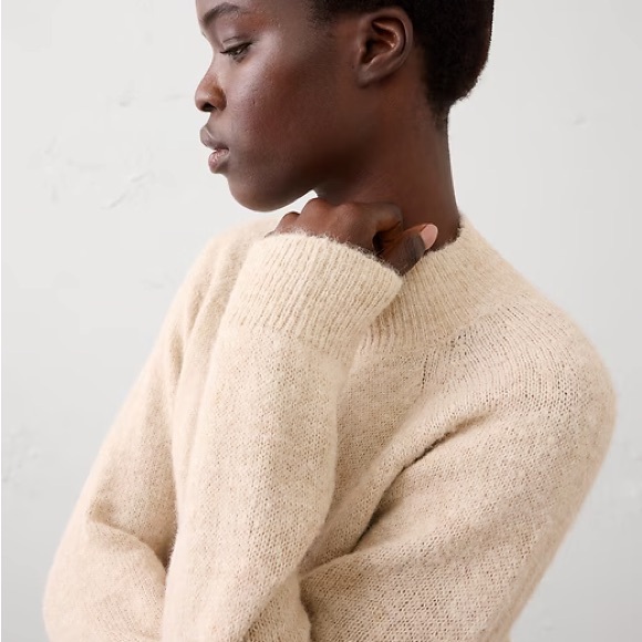 Banana Republic Factory Sweaters - Banana Republic Factory Soft Beige Sweater